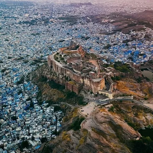 Day 3: Jodhpur – Jaisalmer (Approx. 280 km / 5–6 hrs)