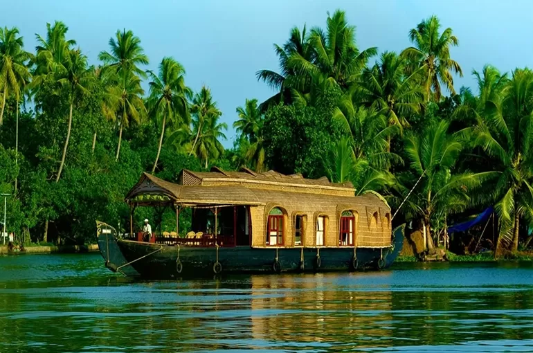Best of Kerala | From Houseboat Stays to Hilltop Views