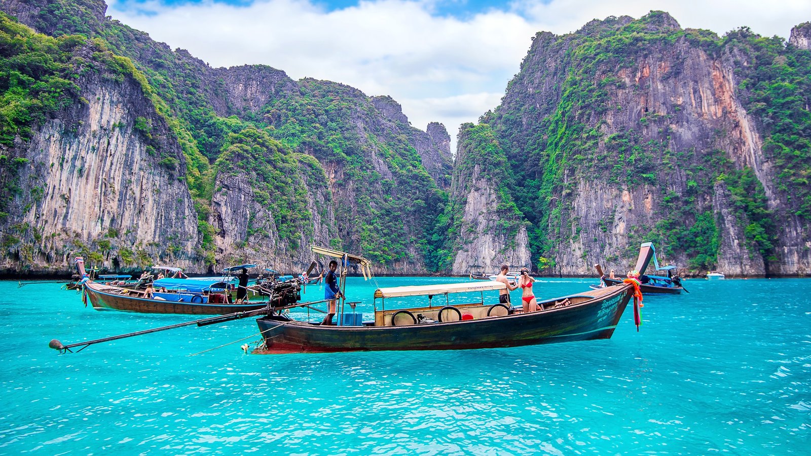 R Global Tourist Getaway